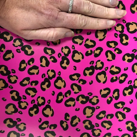 Pink cheetah print Siser htv pattern vinyl - Picture 1 of 1